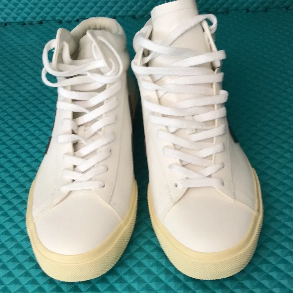 NEW - VEJA Minotaur High Top Sneaker Extra-White/Black Butter | 9